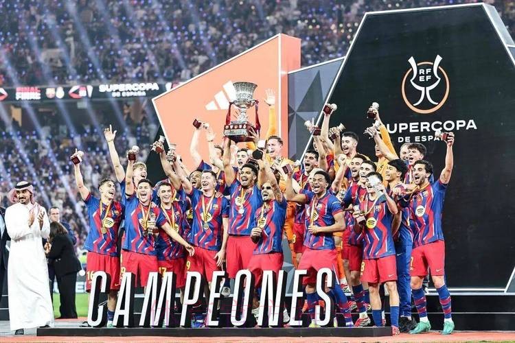 大气!皇马祝贺巴萨夺冠 科曼12个月内两夺国王杯 大气!皇马祝贺巴萨夺冠 科曼12个月内两夺国王杯